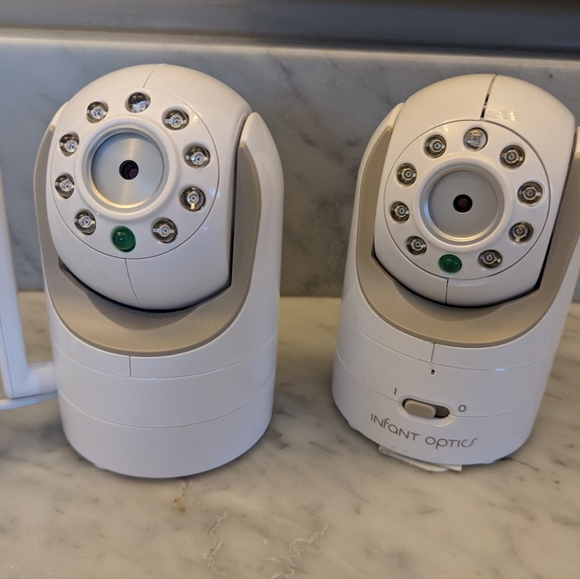 infant optics 2 cameras